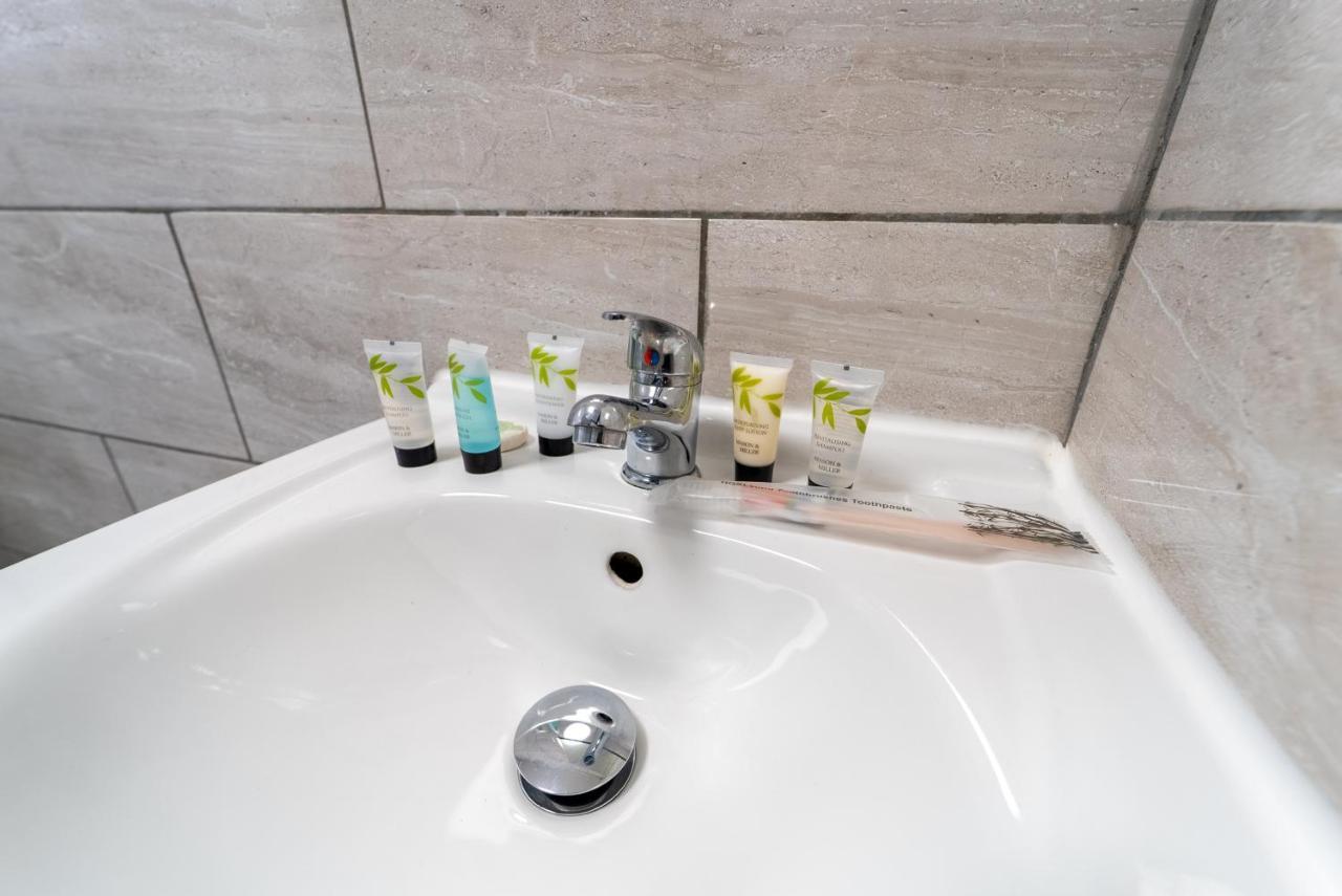 Staysa Equipped Studios Near Qe And Uob In Guesthouse Close To The City! Birmingham Room photo