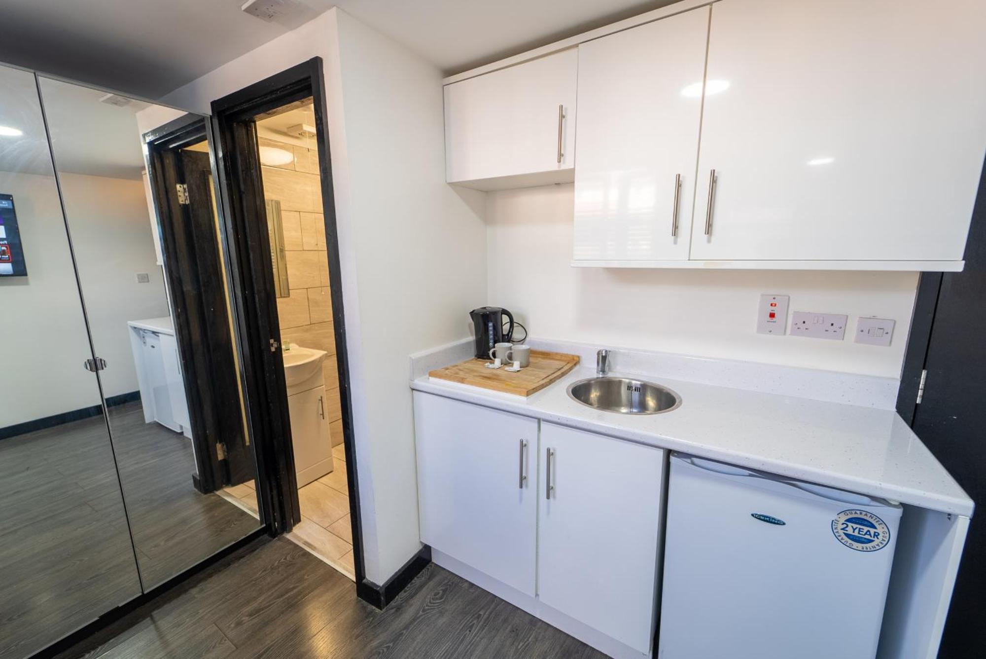 Staysa Equipped Studios Near Qe And Uob In Guesthouse Close To The City! Birmingham Room photo