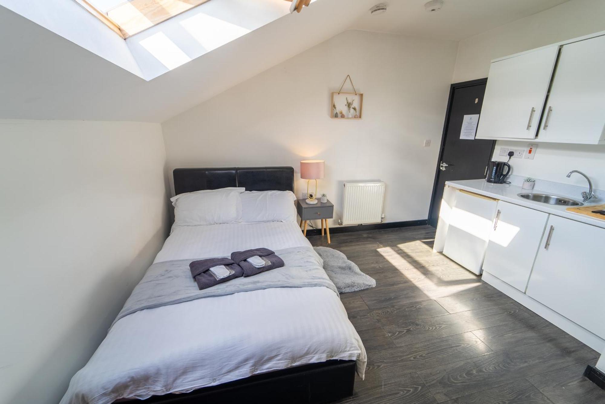 Staysa Equipped Studios Near Qe And Uob In Guesthouse Close To The City! Birmingham Room photo