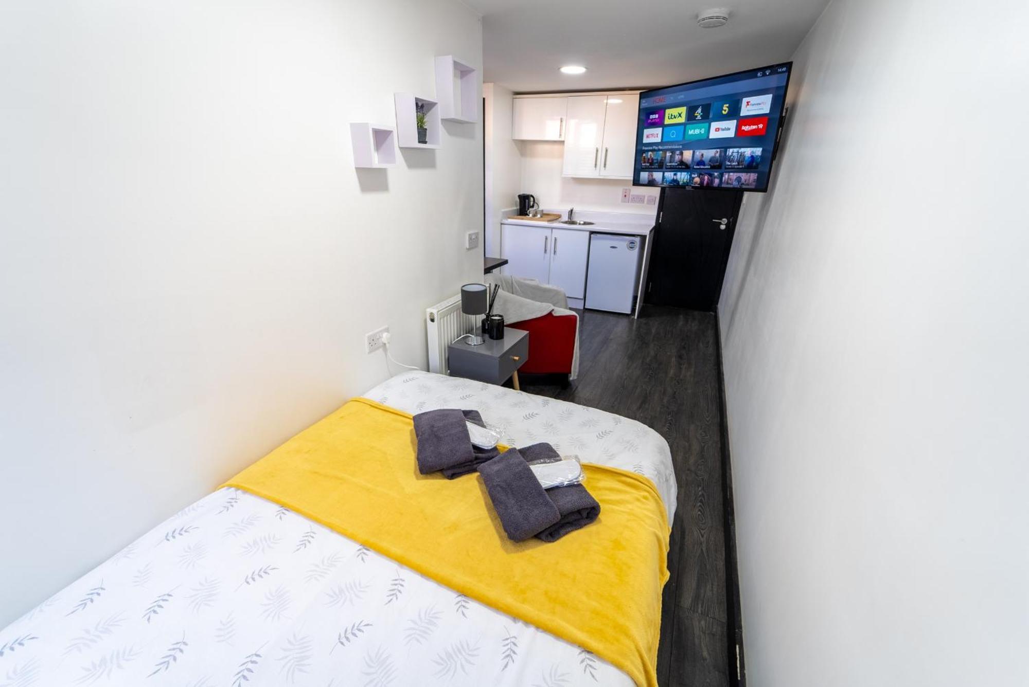 Staysa Equipped Studios Near Qe And Uob In Guesthouse Close To The City! Birmingham Room photo