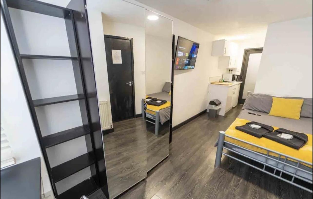 Staysa Equipped Studios Near Qe And Uob In Guesthouse Close To The City! Birmingham Exterior photo