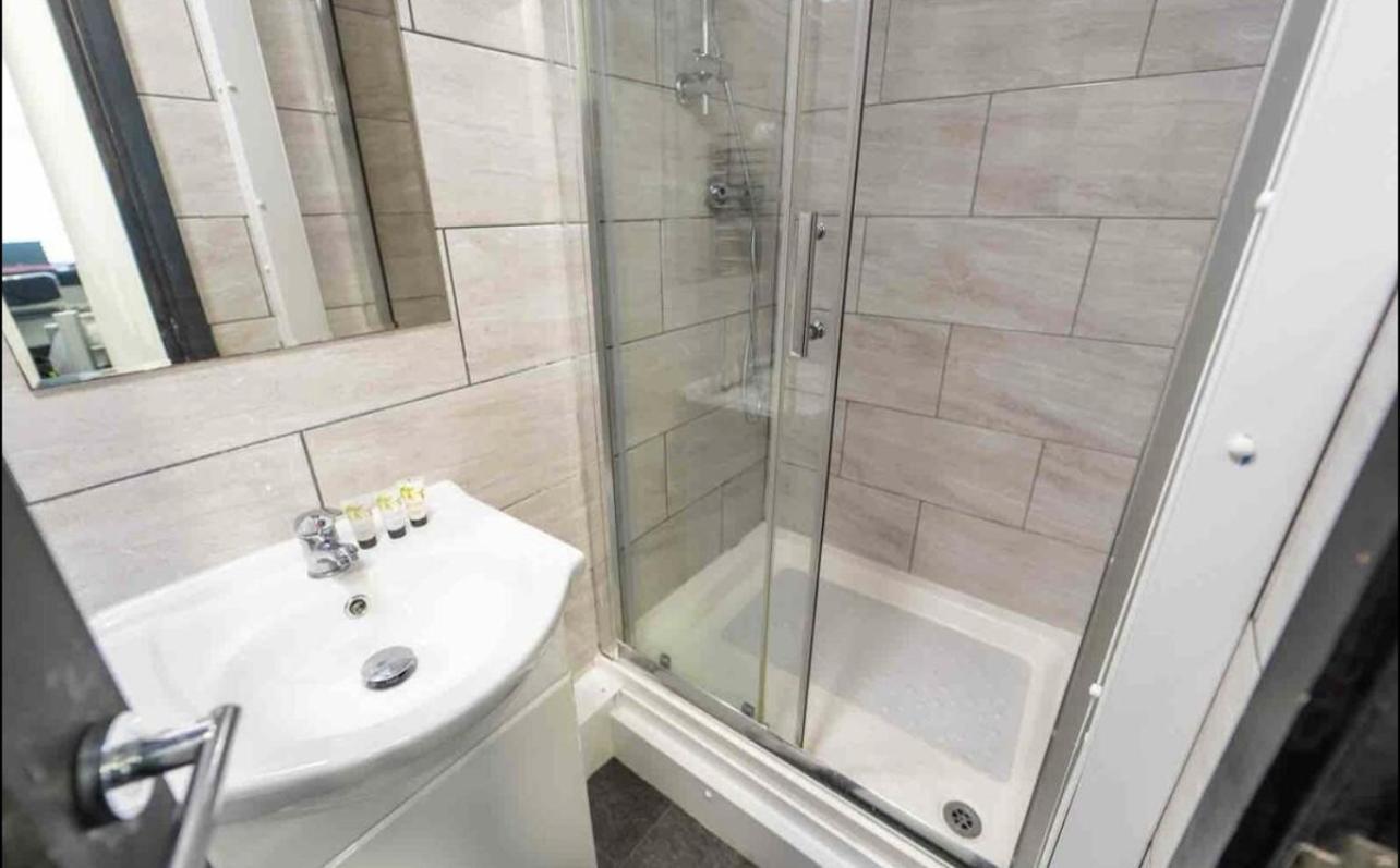 Staysa Equipped Studios Near Qe And Uob In Guesthouse Close To The City! Birmingham Exterior photo